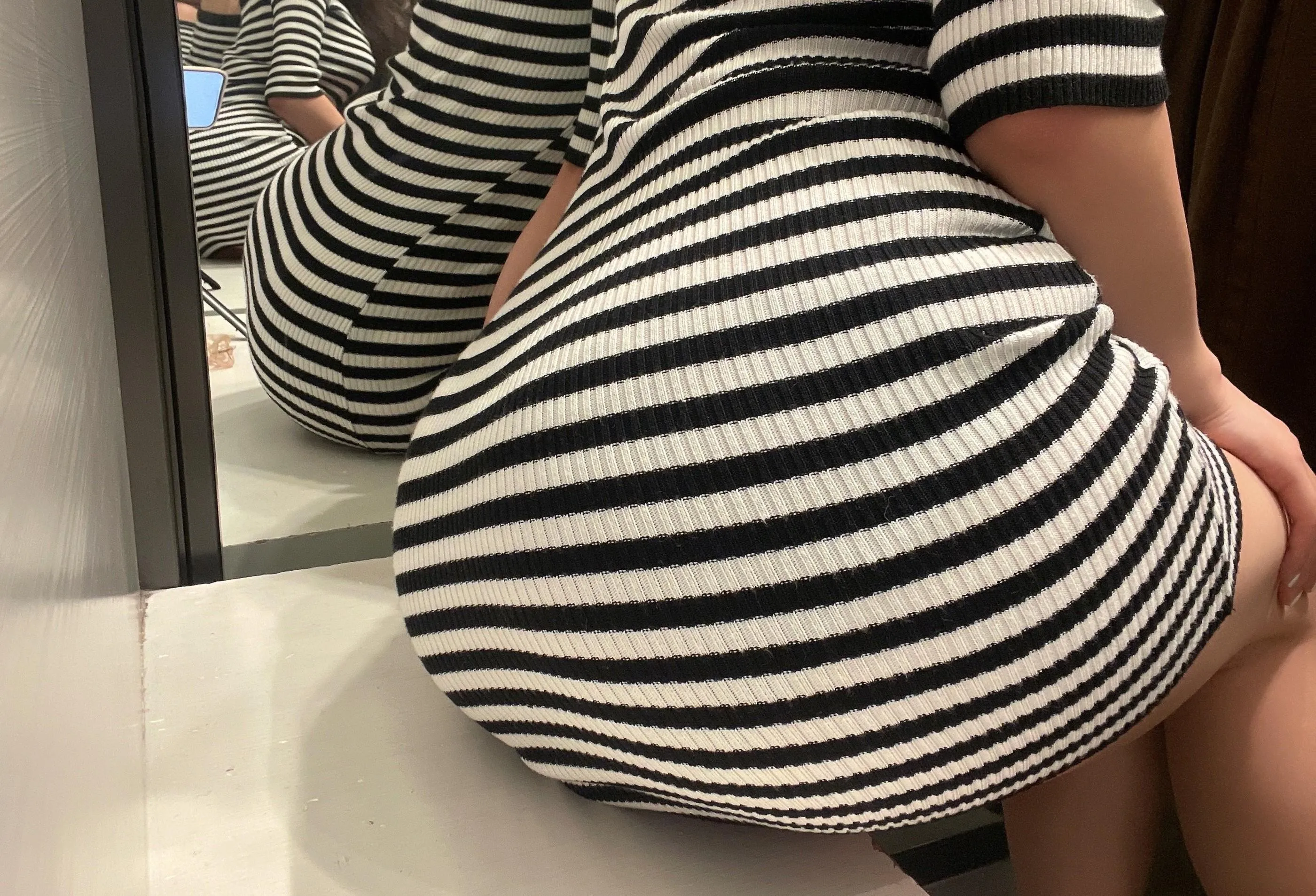 NO.027 奶宝妹纸 – 微密圈系列 20220708 试衣间 [20P]插图6